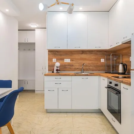 Апартамент Bright & Cozy 1bd In а New Building